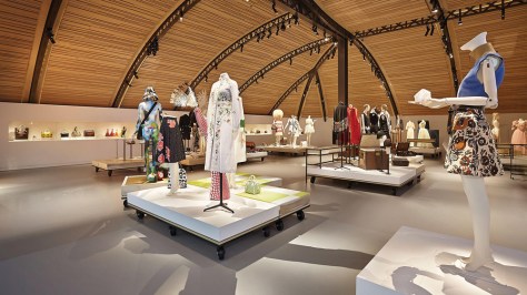 louis-vuitton--Louis_Vuitton_480_Asnieres_4_1_DI3